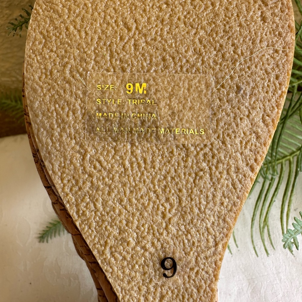 Two Lips brand beige wedge sandals - Picture 9 of 9